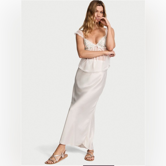 Victoria's Secret Dresses & Skirts - Victoria's Secret Satin Skirt. XS-S New with Tags